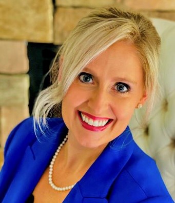 Christi Lee Headshot, Cropped