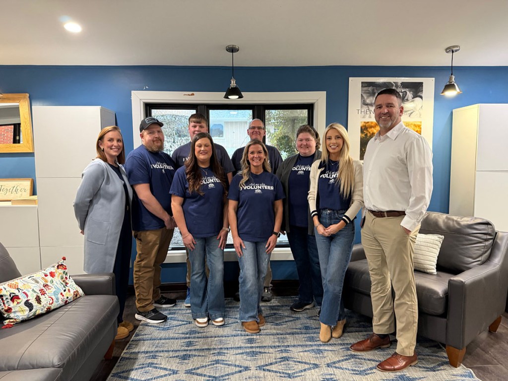 group photo of volunteers